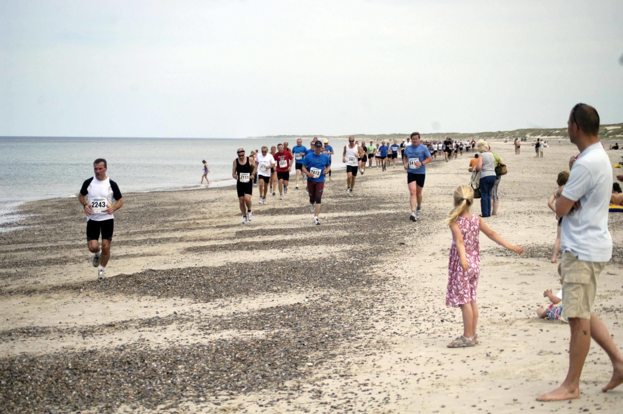 Henne Strand Ferie Accommodation Hennebjerg Exterior photo